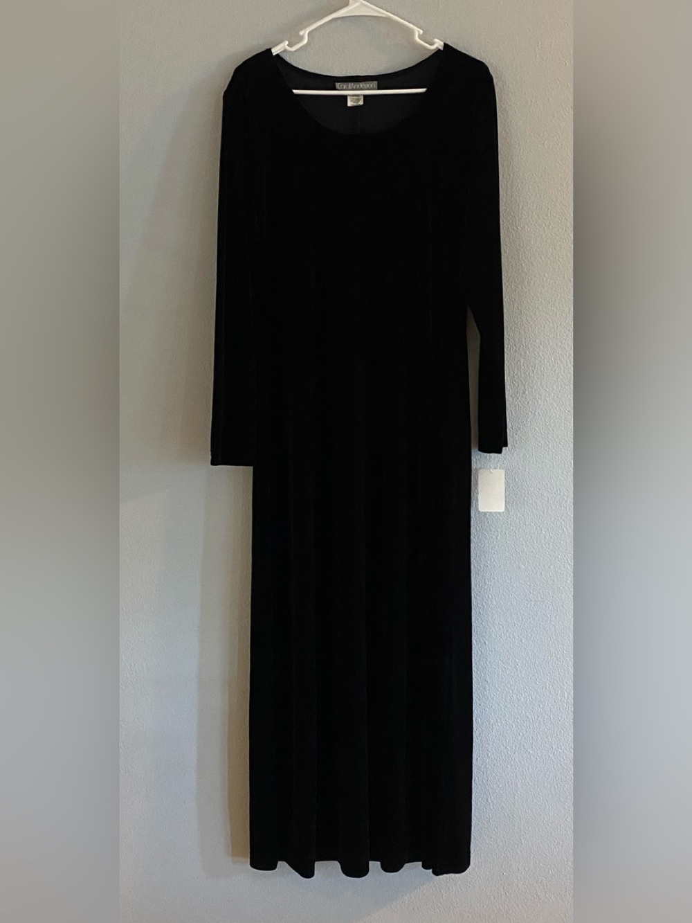 Classic Black Velvet Long-Sleeve Maxi Dress